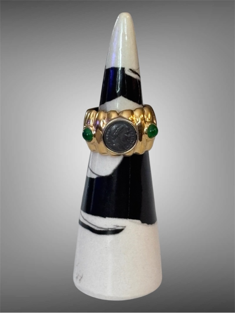 🌼 VTG Joan Rivers Intaglio Style Ring - Picture 5 of 8